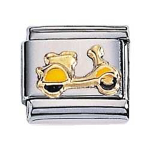 Zoppini schakel scooter geel 

Metaal     : staal / 18 karaat goud
Kleur       : geel goud
Maten     : 9 mm
Materiaal : Staal, emaille , Goud
Modelnr  : 302.090

